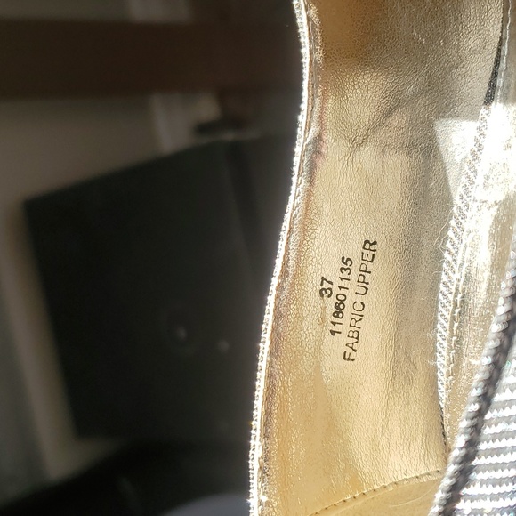 TOWNSHOES - Size 7 Shimmering Stilettos - Picture 4 of 6